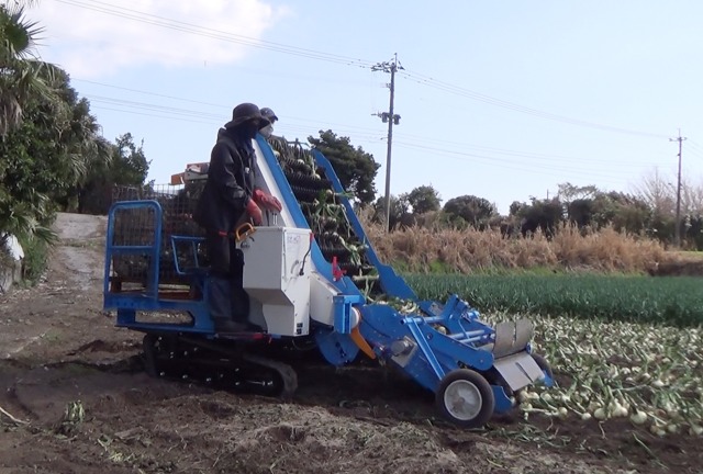 自走乗用ピッカー 能率重視の「アガールＤ」　　田中工機